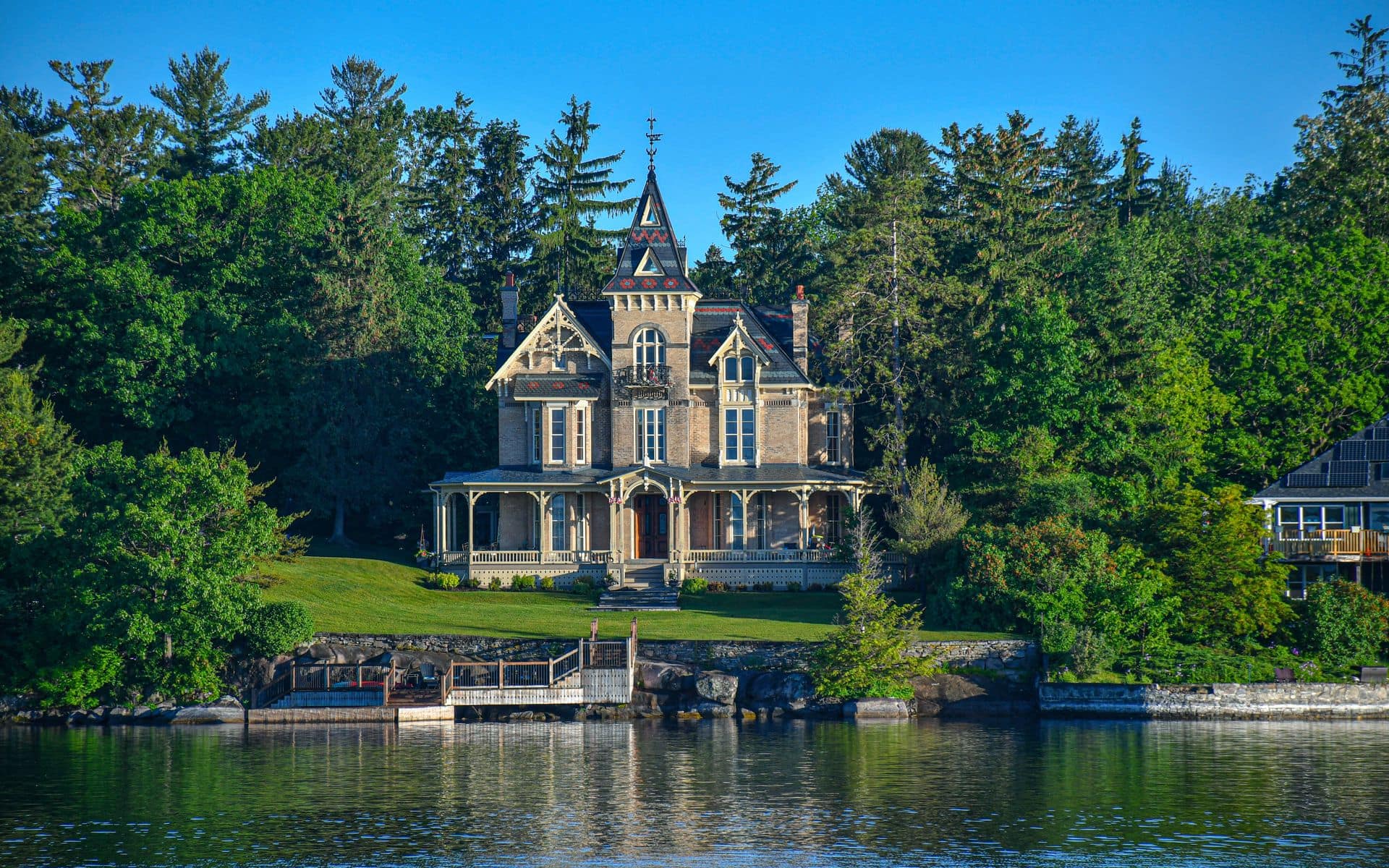 Geneva Lake shoreline with Victorian estate and clear blue water, Lake Geneva, Wisconsin