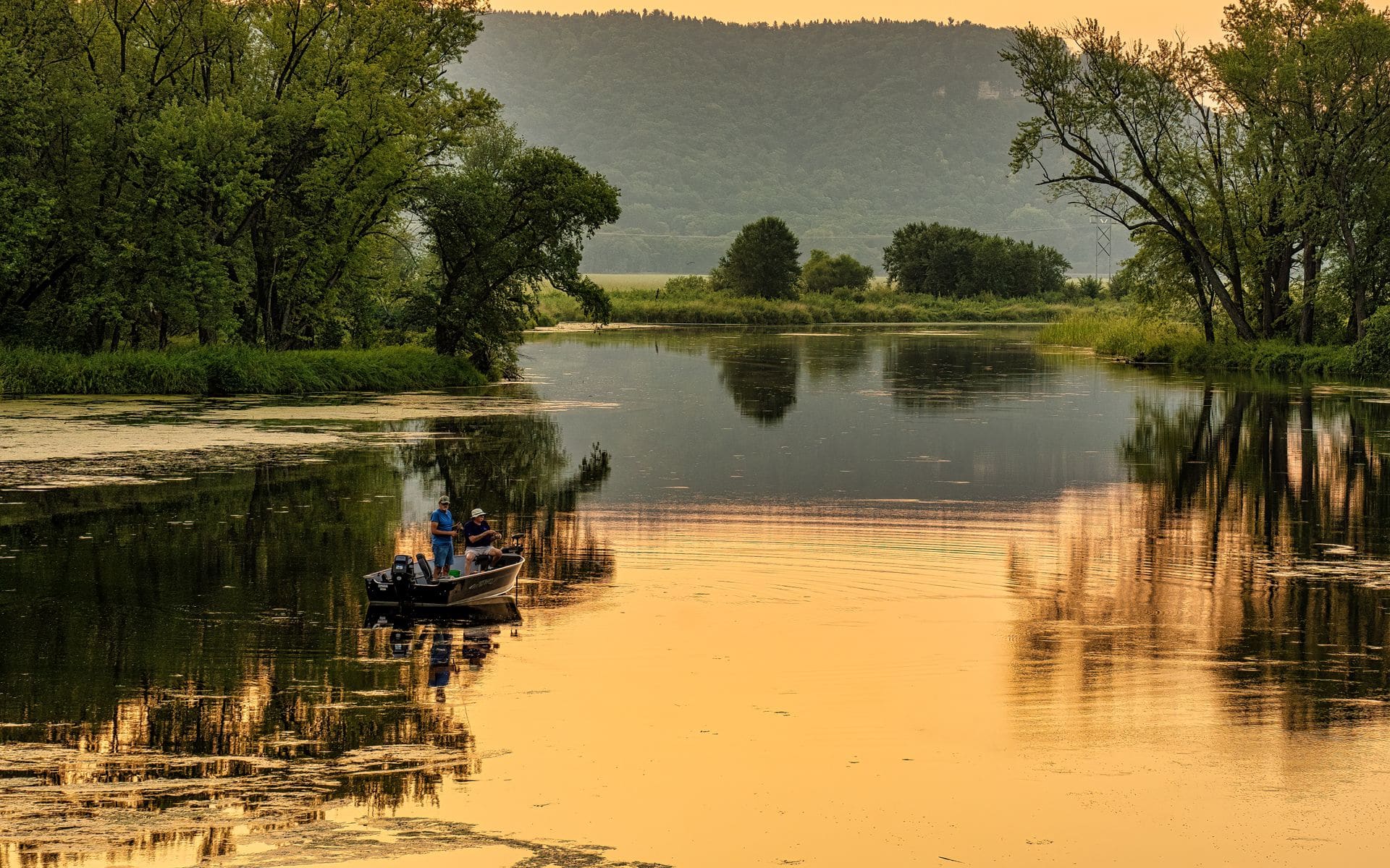Boat Tours and Fishing Charters in Wisconsin